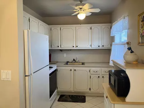 112 Coventry E, West Palm Beach, FL 33417 photo 9
