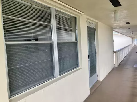 112 Coventry E, West Palm Beach, FL 33417 photo 4