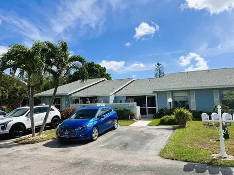 4180 Lucerne Villas Ln, Lake Worth, FL 33467