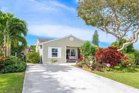 5495 Courtney Cir, Boynton Beach, FL 33472