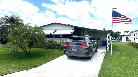 8020 SE Shenandoah Dr, Hobe Sound, FL 33455