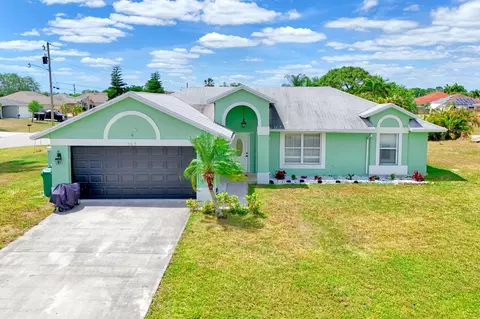 563 SW Bradshaw Cir, Port Saint Lucie, FL 34953