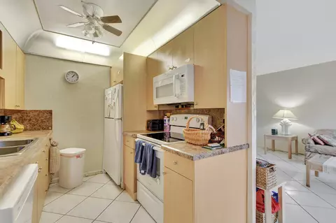 4007 Exeter A, Boca Raton, FL 33434 photo 3