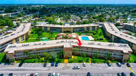 500 Village Green Cir W #311, Palm Springs, FL 33461
