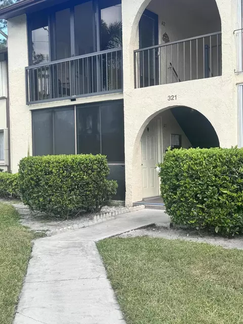 321 Knotty Pine Cir #A-1, Greenacres, FL 33463