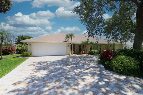 128 Queen Christina Ct, Hutchinson Island, FL 34949