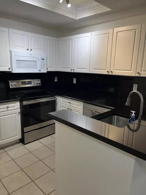 2804 Sarento Pl #109, Palm Beach Gardens, FL 33410