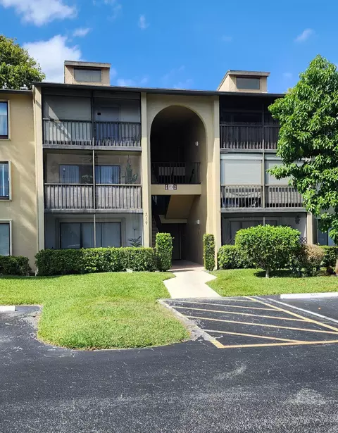 719 Sunny Pine Way #G2, Greenacres, FL 33415