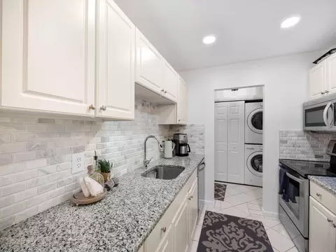 150 Pineview Rd #J2, Jupiter, FL 33469 photo 2
