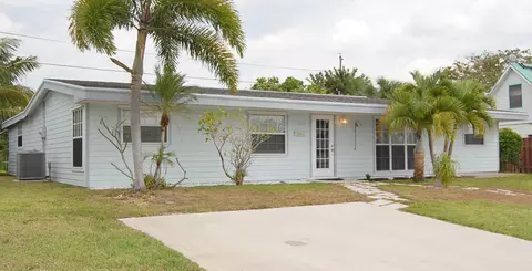 1683 NE 24th St, Jensen Beach, FL 34957