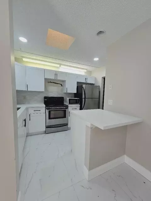 1502 Waterview Cir, Palm Springs, FL 33461