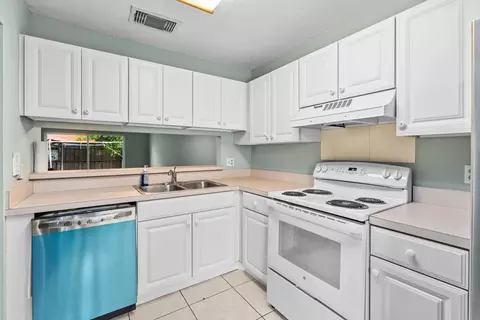 252 Palmetto Ct, Jupiter, FL 33458 photo 9