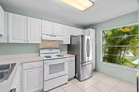 252 Palmetto Ct, Jupiter, FL 33458 photo 6