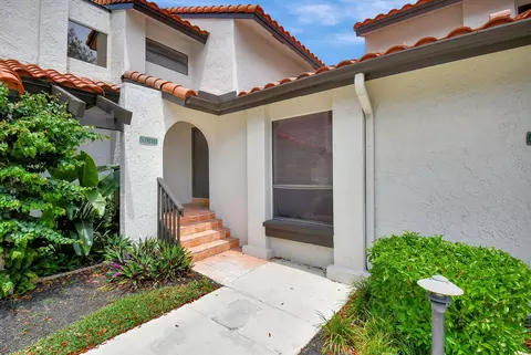 5761 Fox Hollow Dr #B, Boca Raton, FL 33486