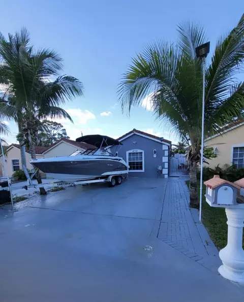 4738 Clemens St, Lake Worth, FL 33463