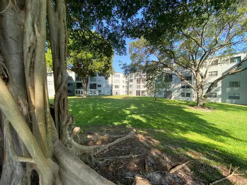 9440 SW 8th St #117, Boca Raton, FL 33428