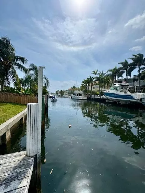 2330 NE 49th St, Lighthouse Point, FL 33064