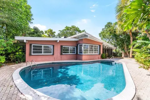 7512 W Lake Dr, Lake Clarke Shores, FL 33406