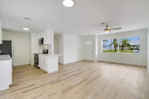 2198 SE Harrison St, Stuart, FL 34997 photo 5