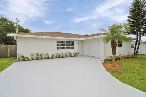 2198 SE Harrison St, Stuart, FL 34997 photo 2