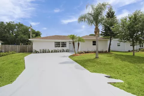 2198 SE Harrison St, Stuart, FL 34997 photo 1