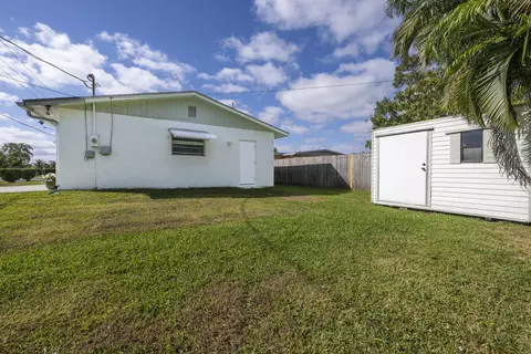 4556 SE Beckett Ave, Stuart, FL 34997 photo 4