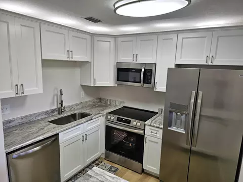 67 Royal Oak Dr #204, Vero Beach, FL 32962