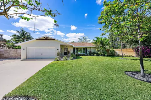 3 Chapel Cir, Tequesta, FL 33469 photo 2
