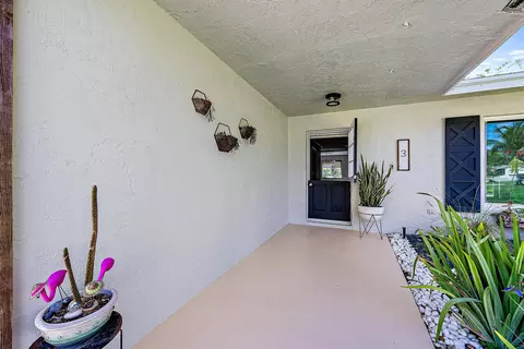 3 Chapel Cir, Tequesta, FL 33469 photo 8
