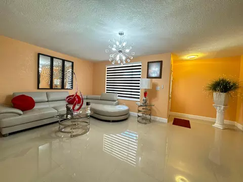 961 W 79th Pl, Hialeah, FL 33014 photo 4