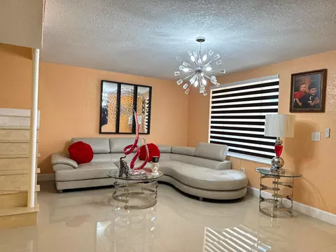 961 W 79th Pl, Hialeah, FL 33014 photo 2