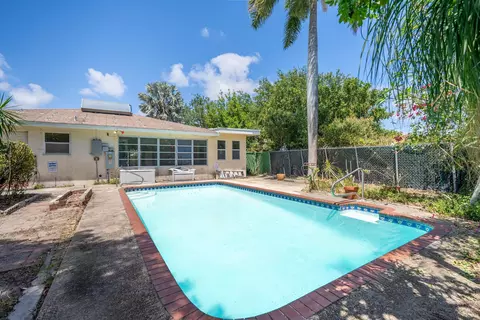 907 18th Ave, FL 33460