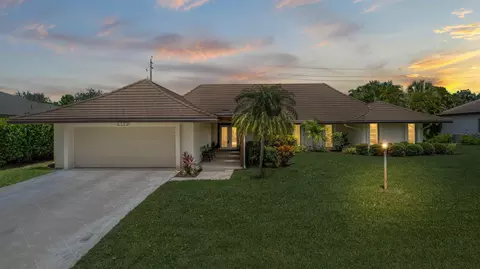 4114 SE Fairway E, Stuart, FL 34997