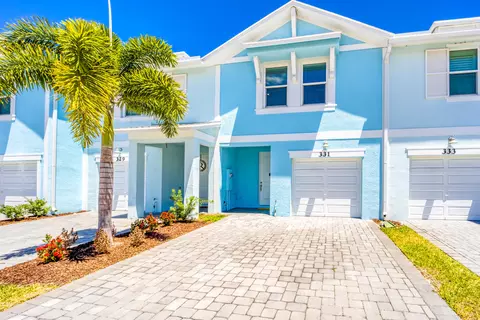 331 SE Angler Dr, Stuart, FL 34994 photo 2