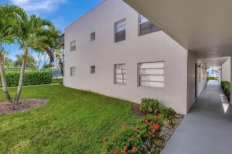 357 Normandy H, Delray Beach, FL 33484 photo 4