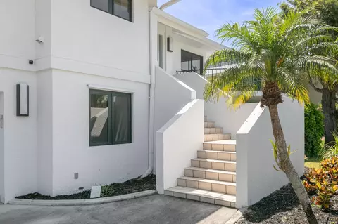 5570 SE Miles Grant Rd, Stuart, FL 34997 photo 4