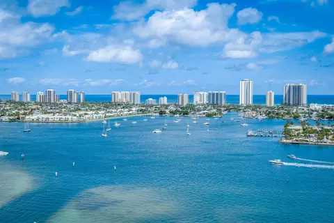2640 Lake Shore Dr #2008, Riviera Beach, FL 33404