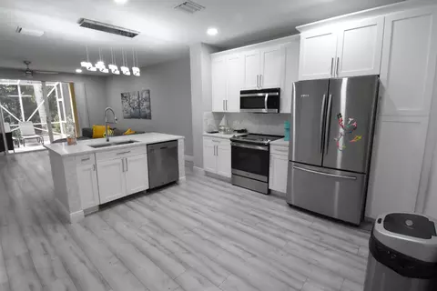 9800 Lago Dr, Boynton Beach, FL 33472