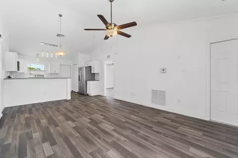 929 SE Forrest Park Dr, Stuart, FL 34994 photo 5