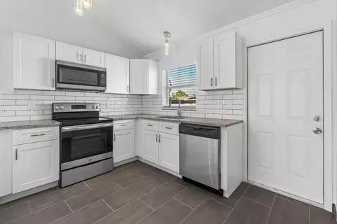 929 SE Forrest Park Dr, Stuart, FL 34994 photo 10