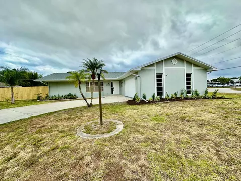 2718 SE Mariposa Ave, Port Saint Lucie, FL 34952
