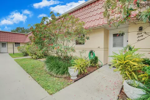 167 Amherst Ln, Lake Worth, FL 33467