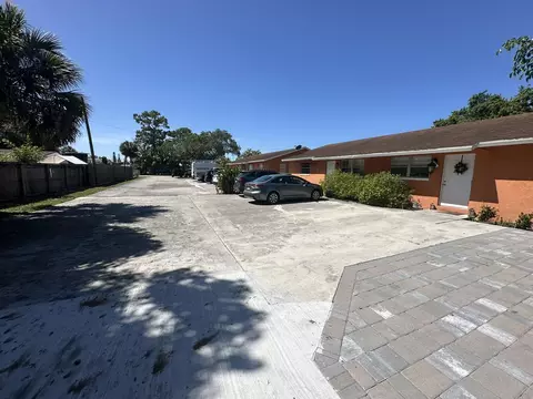 5655 Mango Rd, West Palm Beach, FL 33413