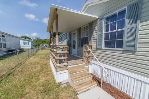 407 NE 9th Ave, Okeechobee, FL 34972 photo 2