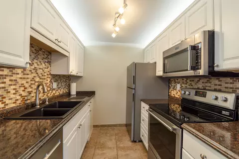 1078 Guildford #E, Boca Raton, FL 33434 photo 7