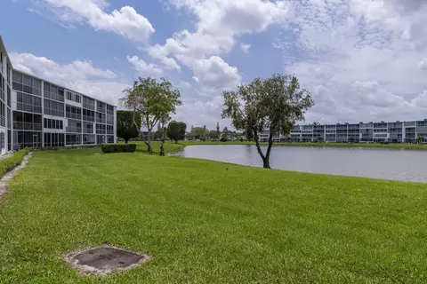 1078 Guildford #E, Boca Raton, FL 33434 photo 3