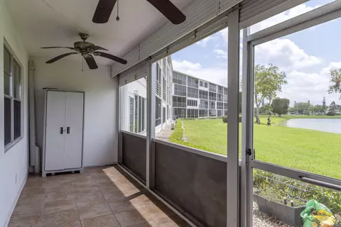 1078 Guildford #E, Boca Raton, FL 33434 photo 2