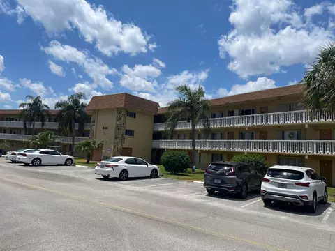 100 Village Green Cir E #312, Palm Springs, FL 33461