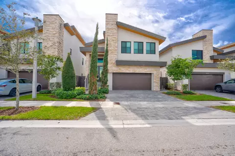 10262 NW 76th Ter, Doral, FL 33178