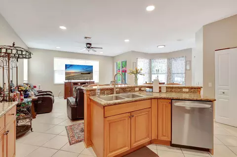 5043 Solar Pt, FL 33467 photo 8